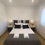 Casa Moderna Con Jardin Y Barbacoa