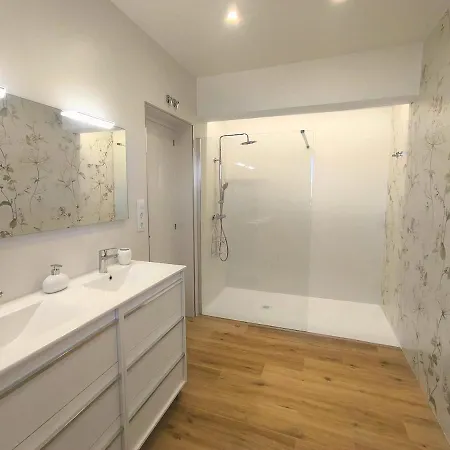 Casa Moderna Con Jardin Y Barbacoa Ferienhaus *