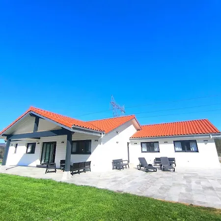 別荘 Casa Moderna Con Jardin Y Barbacoa