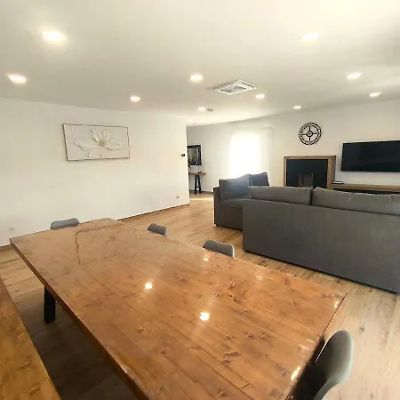 Casa Moderna Con Jardin Y Barbacoa *