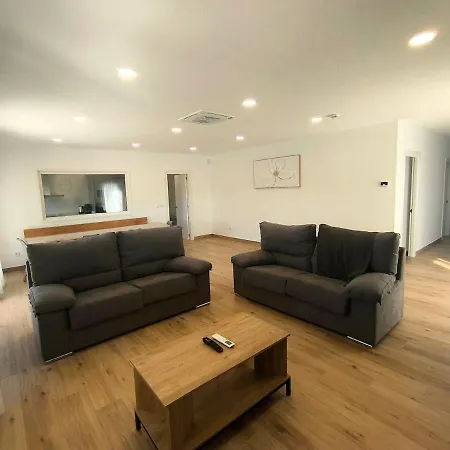 Casa Moderna Con Jardin Y Barbacoa *