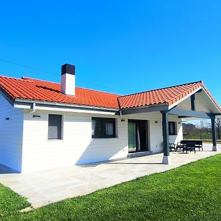 Casa Moderna Con Jardin Y Barbacoa *