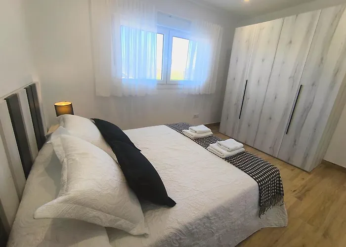 Casa Moderna Con Jardin Y Barbacoa Ferienhaus