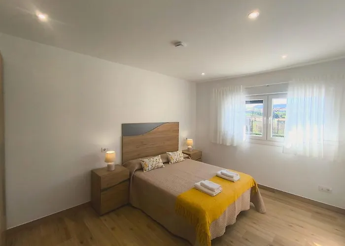 Casa Moderna Con Jardin Y Barbacoa *