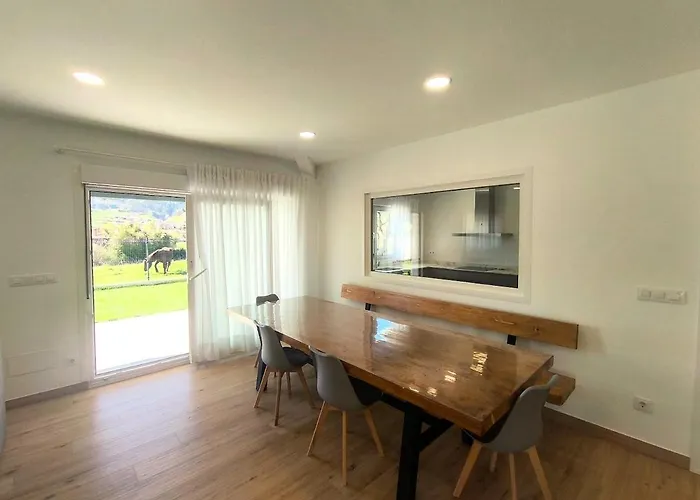 Casa Moderna Con Jardin Y Barbacoa *