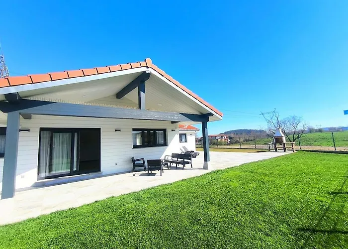 Casa Moderna Con Jardin Y Barbacoa *