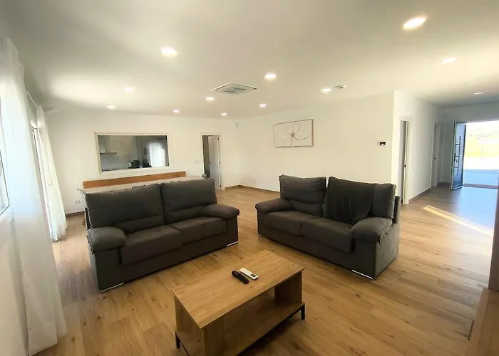 Casa Moderna Con Jardin Y Barbacoa *