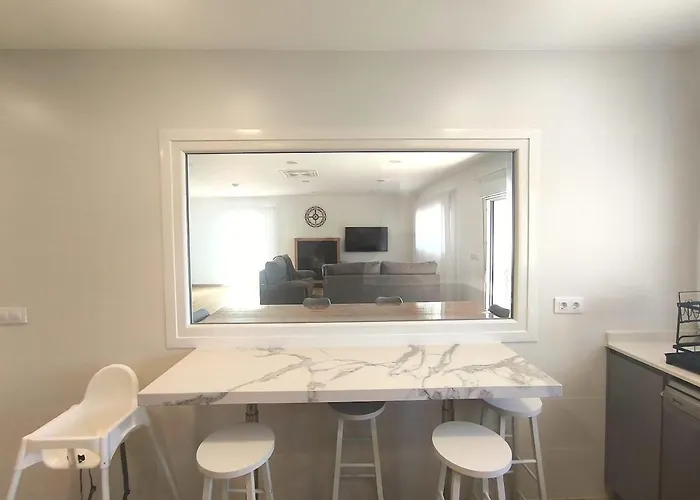 Casa Moderna Con Jardin Y Barbacoa *