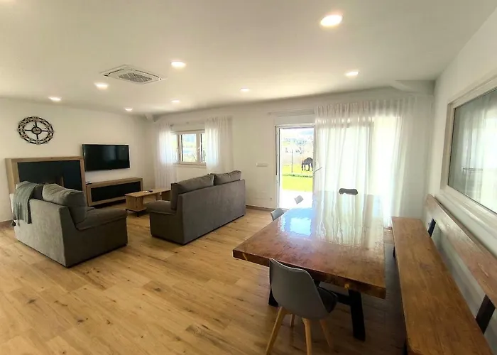 Casa Moderna Con Jardin Y Barbacoa Ferienhaus